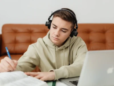 Build a Six-Figure Online Business Selling Online Courses